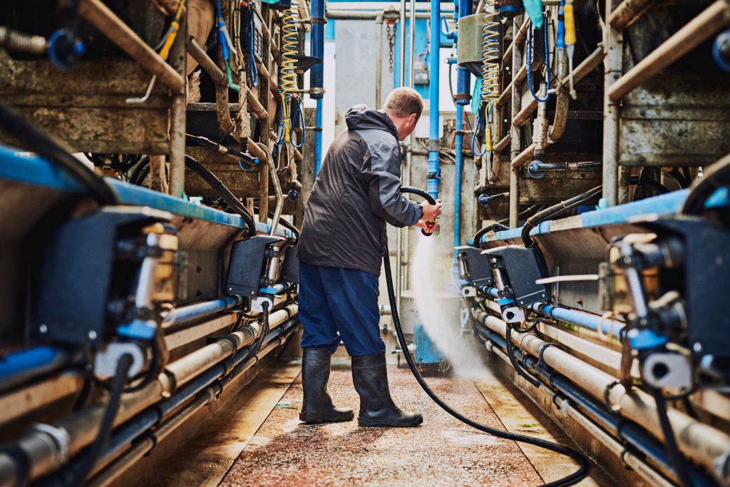 Discover 3 Ways to Reduce Water Consumption on Your Dairy Farm Hydro Tek